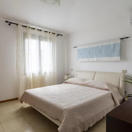Feriehus Casa Deffenu Vista Mare Porto Frailis Àrbatax